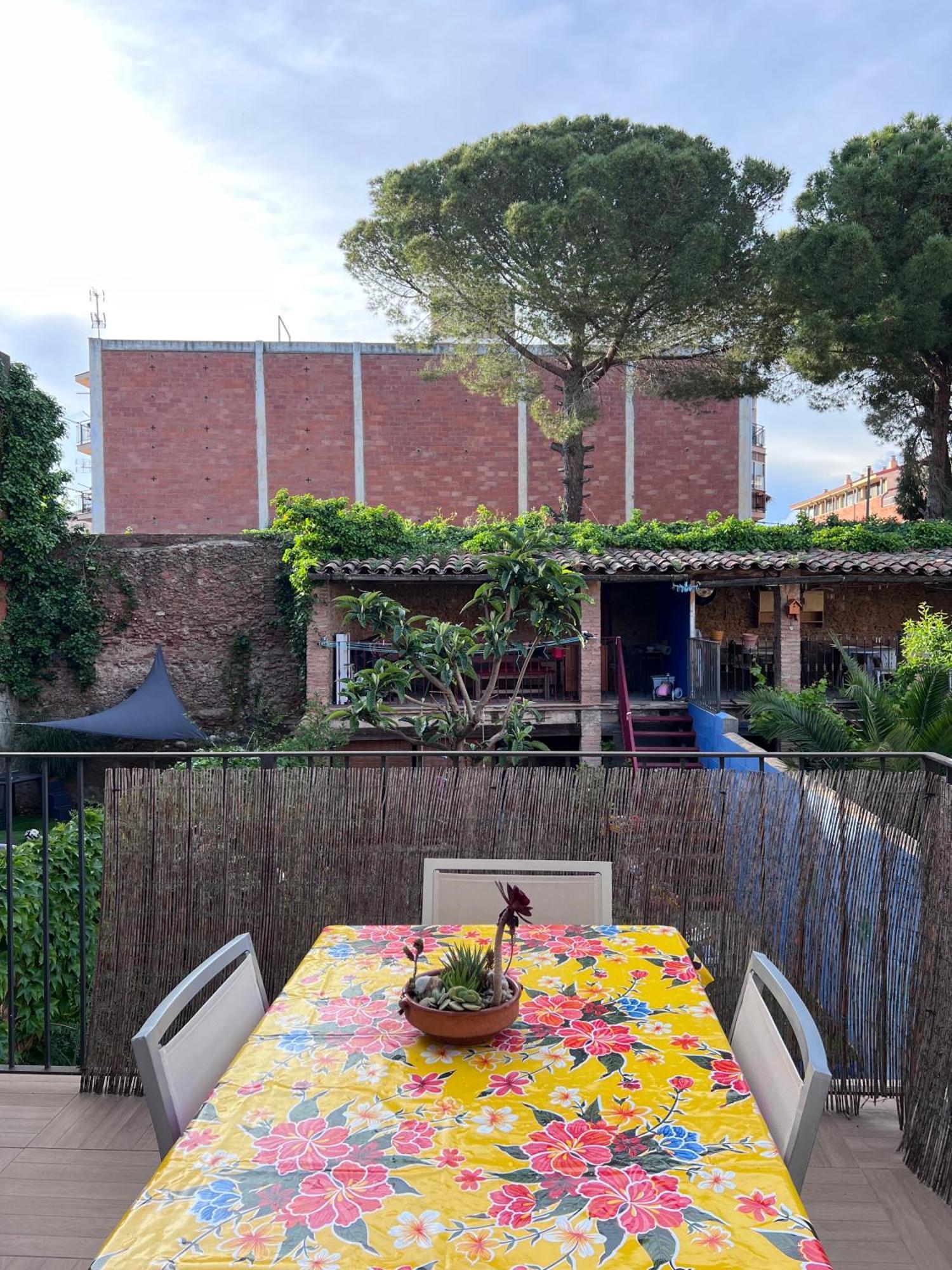 Alojamiento Con Encanto En Planta Superior Ideal Para Trabajo Y Escapadas Familiares En Montserrat Esparraguera Exterior photo